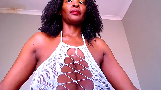 Silkytitss online show from April 12, 2026, 12:08 pm