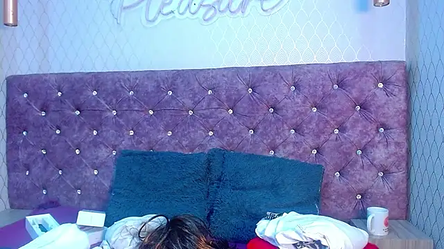 Snapshot of VALENTINA3x chatting on November 16, 2025, 3:44 am VALENTINA3x online show from November 16, 2025, 3:44 am