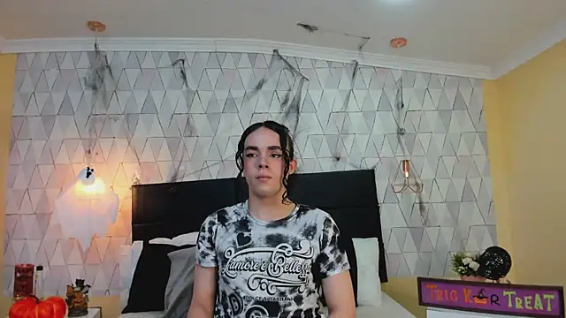 JustinePerry online show from October 22, 2025, 3:50 am