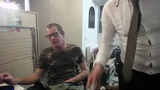 Snapshot of Maikel1981-NL chatting on December 25, 2024, 10:59 pm Maikel1981-NL online show from December 25, 2024, 10:59 pm