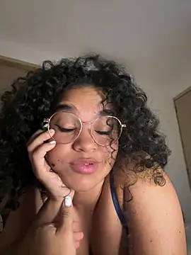 Snapshot of Lucy_wilson5 chatting on February 23, 2025, 9:44 am Lucy wilson5 online show from February 23, 2025, 9:44 am
