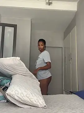 Snapshot of Queen-Boobylicious chatting on April 10, 2026, 8:54 am Queen-Boobylicious online show from April 10, 2026, 8:54 am