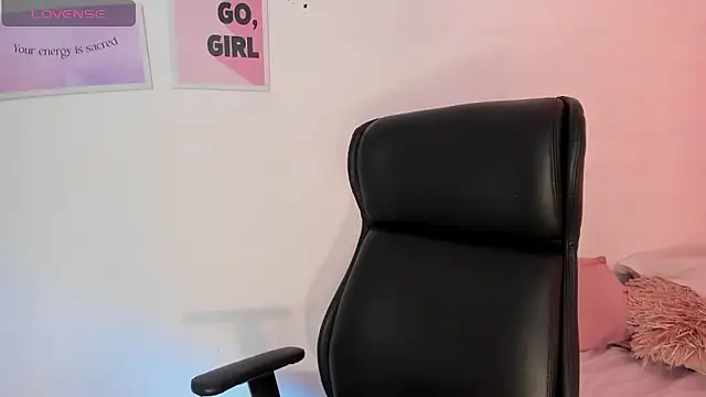 LanaJones  online show from January 12, 2026, 12:23 pm