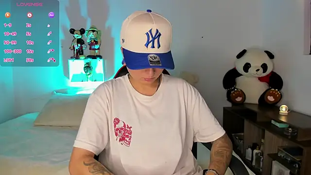 ZuryRamirez  online show from May 22, 2026, 8:07 pm