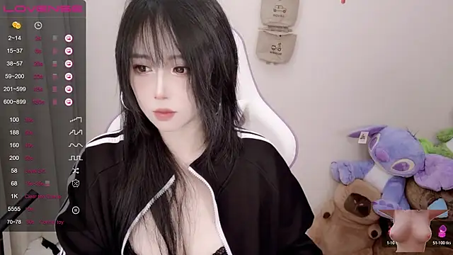 Snapshot of Vaness-a chatting on February 21, 2025, 10:37 pm Vaness-a online show from February 21, 2025, 10:37 pm