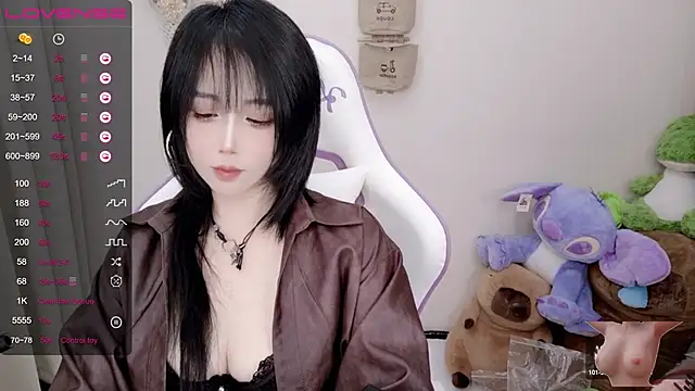 Snapshot of Vaness-a chatting on February 28, 2025, 4:20 pm Vaness-a online show from February 28, 2025, 4:20 pm