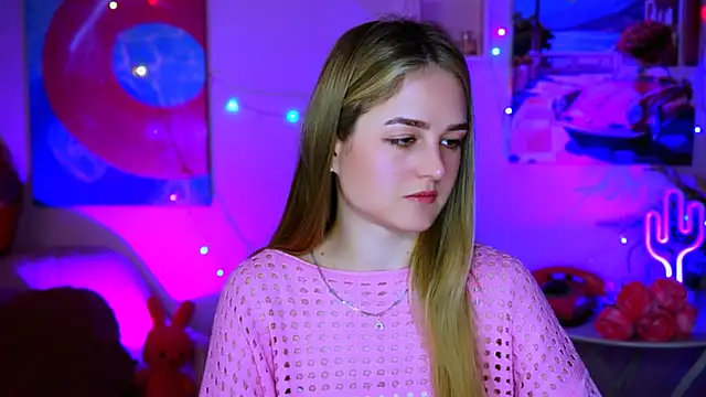 DeboraLarson online show from March 21, 2025, 4:49 am