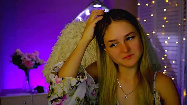 DeboraLarson online show from December 2, 2025, 4:03 am