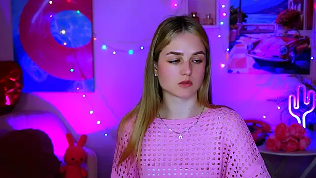 DeboraLarson online show from March 21, 2025, 7:55 am