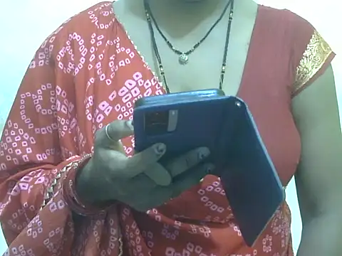 Snapshot of HOT-SEEMAA chatting on July 3, 2026, 6:47 pm HOT-SEEMAA online show from July 3, 2026, 6:47 pm