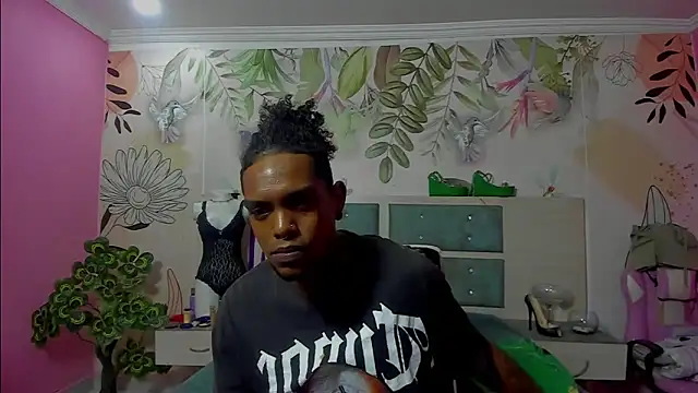 bigblackhotx1 online show from February 4, 2026, 1:17 pm