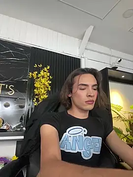 Snapshot of miss_Ari chatting on March 13, 2025, 8:32 pm miss Ari online show from March 13, 2025, 8:32 pm