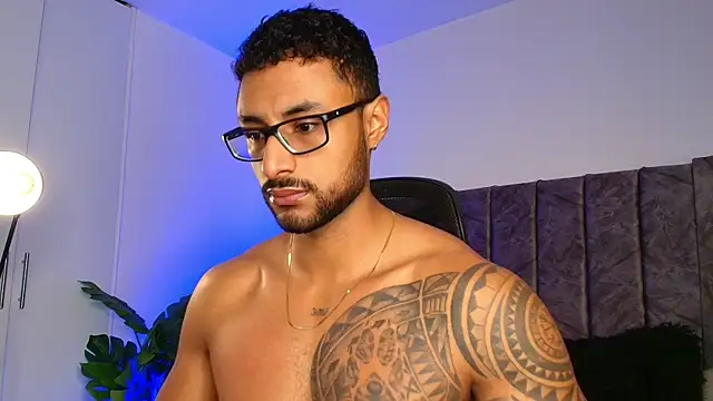 LiamGarcia1 online show from October 21, 2025, 1:32 pm