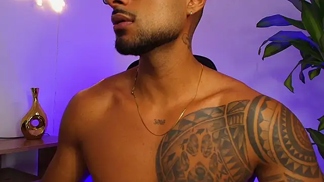 LiamGarcia1 online show from December 15, 2025, 3:40 pm