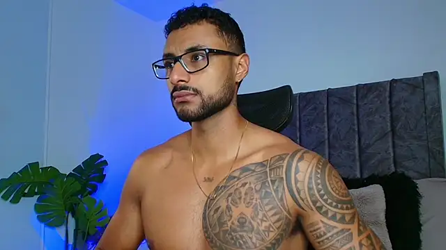 LiamGarcia1 online show from October 31, 2025, 2:24 pm