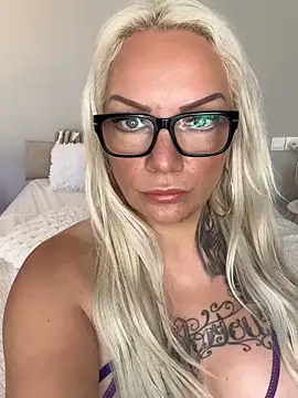 Snapshot of Nina_LiveXXX chatting on March 29, 2026, 10:50 am Nina LiveXXX online show from March 29, 2026, 10:50 am