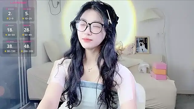 Snapshot of Luminous163 chatting on October 15, 2025, 9:28 am Luminous163 online show from October 15, 2025, 9:28 am