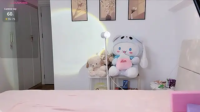 Snapshot of Luminous163 chatting on December 17, 2025, 12:54 pm Luminous163 online show from December 17, 2025, 12:54 pm