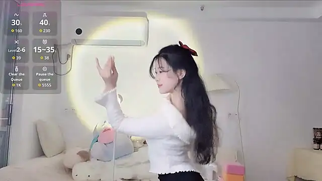 Snapshot of Luminous163 chatting on October 16, 2025, 8:33 am Luminous163 online show from October 16, 2025, 8:33 am