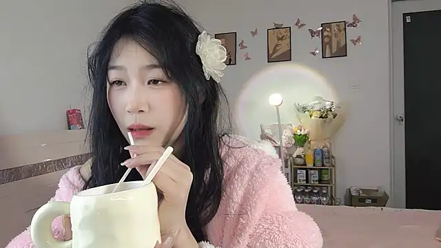 Snapshot of Luminous163 chatting on March 6, 2025, 1:03 pm Luminous163 online show from March 6, 2025, 1:03 pm