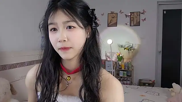 Snapshot of Luminous163 chatting on March 18, 2025, 1:23 pm Luminous163 online show from March 18, 2025, 1:23 pm