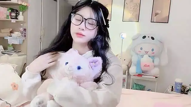 Snapshot of Luminous163 chatting on October 26, 2025, 10:26 am Luminous163 online show from October 26, 2025, 10:26 am