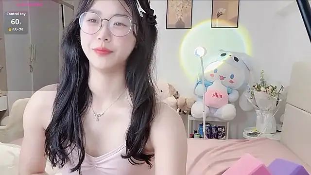 Snapshot of Luminous163 chatting on January 12, 2026, 3:19 pm Luminous163 online show from January 12, 2026, 3:19 pm