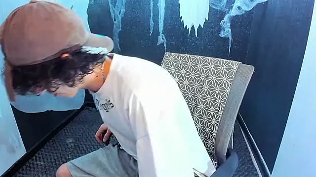 Kerverr  online show from October 28, 2025, 2:38 pm