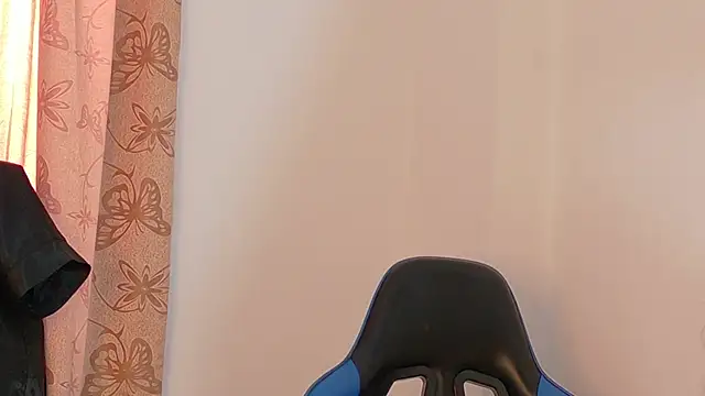 GeorginaHills online show from October 12, 2025, 8:43 pm