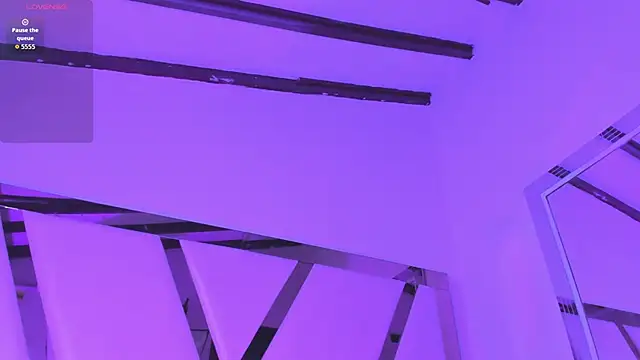 ElisabethMassey online show from April 4, 2026, 1:06 pm