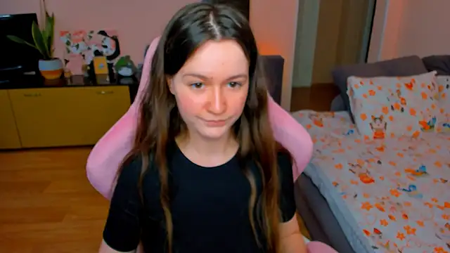 Snapshot of ameli_moon chatting on October 8, 2025, 1:45 pm ameli moon online show from October 8, 2025, 1:45 pm