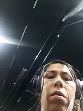 Karenn12 online show from November 6, 2025, 2:04 am