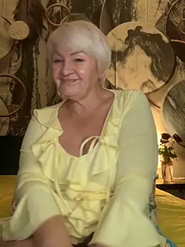 Laura Millf online show from November 21, 2025, 4:39 pm