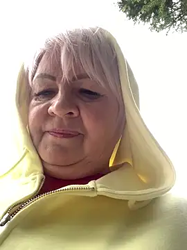 Snapshot of Laura_Millf chatting on April 22, 2026, 10:00 am Laura Millf online show from April 22, 2026, 10:00 am