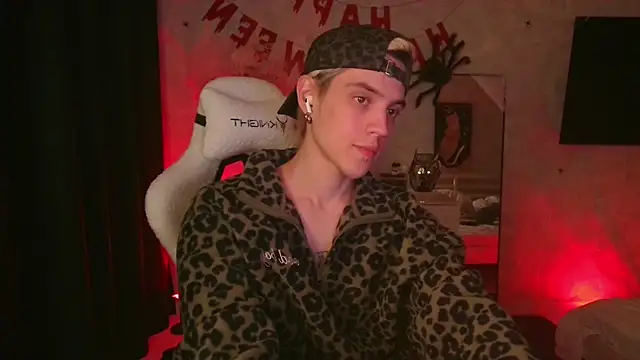 Snapshot of etieeis chatting on October 28, 2025, 4:17 pm etieeis online show from October 28, 2025, 4:17 pm