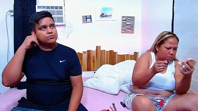 Snapshot of lucasandSofi chatting on May 2, 2026, 9:53 pm lucasandSofi online show from May 2, 2026, 9:53 pm