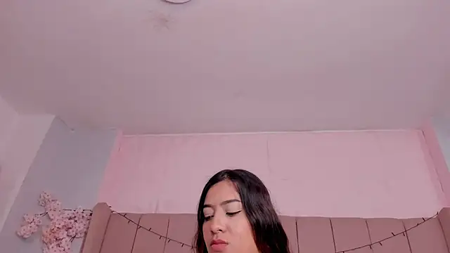 MollyBigBoobs12 online show from October 3, 2025, 8:43 pm