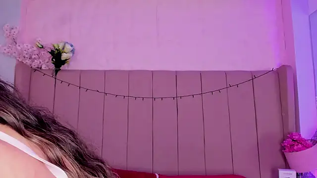 MollyBigBoobs12 online show from November 25, 2025, 8:42 pm