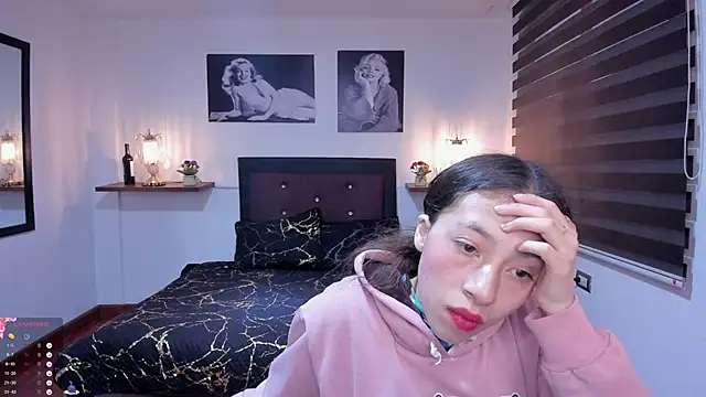 Snapshot of Valeria_roussi chatting on October 8, 2025, 1:45 pm Valeria roussi online show from October 8, 2025, 1:45 pm