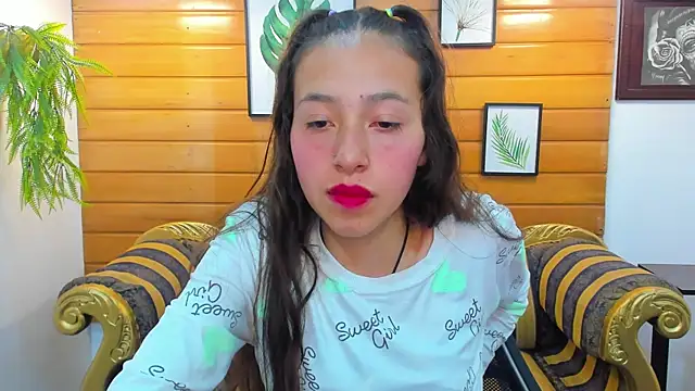 Snapshot of Valeria_roussi chatting on December 28, 2024, 8:04 pm Valeria roussi online show from December 28, 2024, 8:04 pm