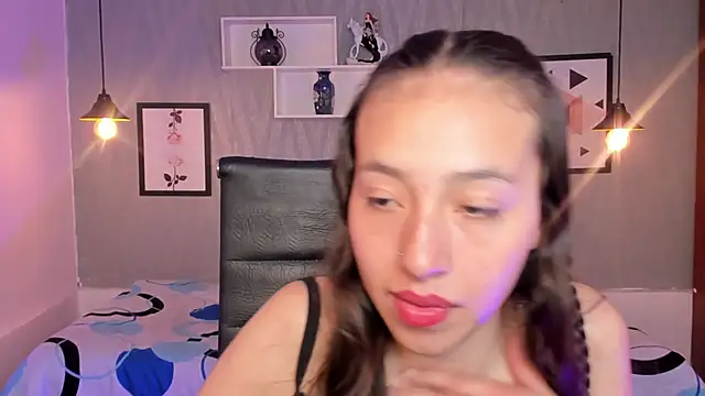 Snapshot of Valeria_roussi chatting on December 13, 2024, 4:38 pm Valeria roussi online show from December 13, 2024, 4:38 pm