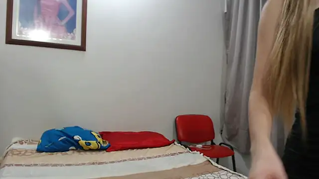 Snapshot of SaraStoneCute chatting on October 16, 2025, 7:44 pm SaraStoneCute online show from October 16, 2025, 7:44 pm