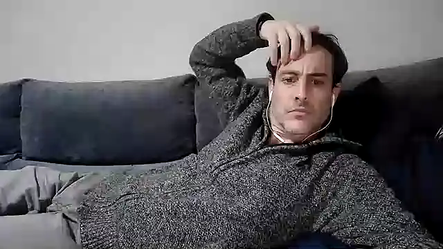Snapshot of basquehotboy chatting on January 27, 2025, 9:22 pm basquehotboy online show from January 27, 2025, 9:22 pm