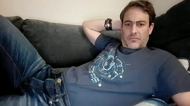 Snapshot of basquehotboy chatting on January 3, 2025, 10:29 pm basquehotboy online show from January 3, 2025, 10:29 pm