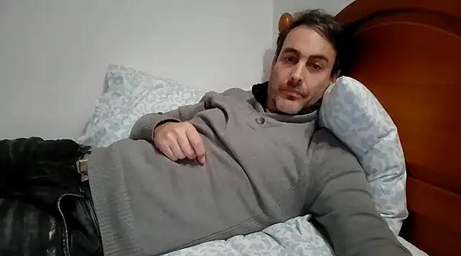 Snapshot of basquehotboy chatting on December 27, 2024, 4:43 pm basquehotboy online show from December 27, 2024, 4:43 pm