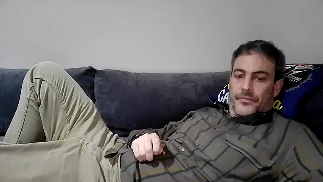 Snapshot of basquehotboy chatting on February 17, 2025, 10:05 pm basquehotboy online show from February 17, 2025, 10:05 pm