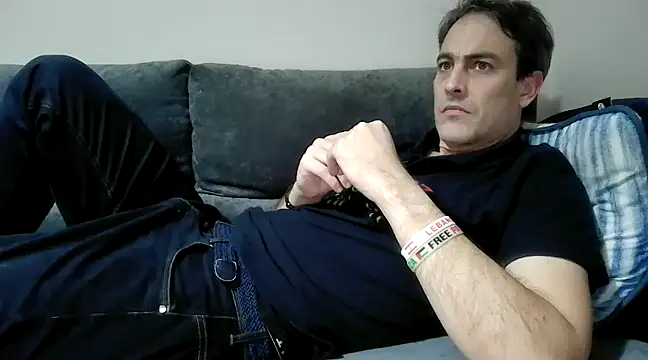 Snapshot of basquehotboy chatting on December 7, 2024, 10:01 pm basquehotboy online show from December 7, 2024, 10:01 pm