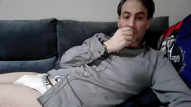 Snapshot of basquehotboy chatting on January 28, 2025, 11:39 pm basquehotboy online show from January 28, 2025, 11:39 pm