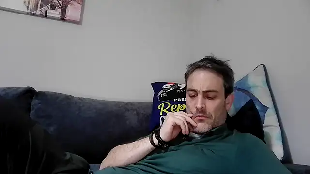Snapshot of basquehotboy chatting on February 25, 2025, 8:42 pm basquehotboy online show from February 25, 2025, 8:42 pm