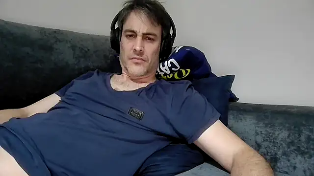 Snapshot of basquehotboy chatting on January 8, 2025, 10:27 pm basquehotboy online show from January 8, 2025, 10:27 pm